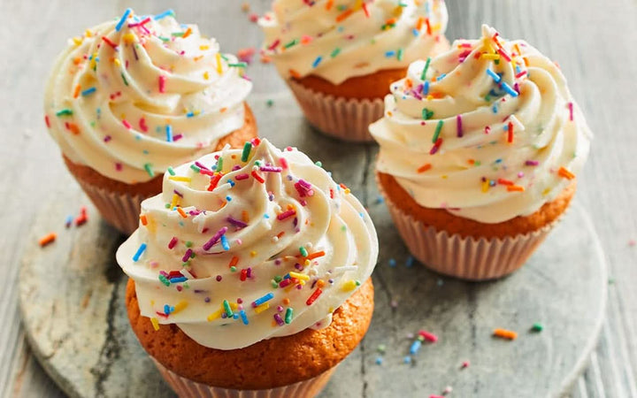 RUF Birthday Cake Cream, pudră de cremă cu aromă de vanilie și caramel și decor colorat, 110 grame Glazuri si Decor Naty Shop