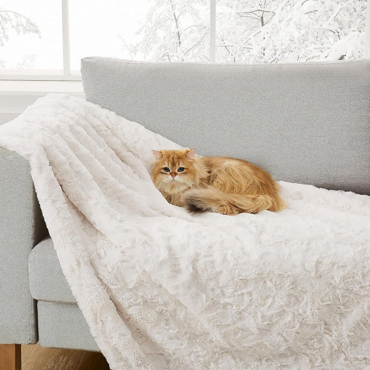 UGG Adalee 10483 Soft Faux Fur Throw Blanket, Reversible, Luxurious, Cosy, Fluffy, Fluffy, Hotel Style, Boho, Home Decoration, Soft, Luxurious, Comfortable Blankets For Couch, 178 X 127 Cm, Paturi si Cuverturi UGG