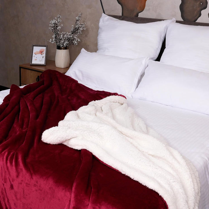 Komfortec pătură confortabilă 150X200 Cm, pătură pufoasă din fleece certificată Oeko-Tex, pătură caldă sherpa pentru canapea, pătură groasă pentru canapea, burgundy Paturi si Cuverturi Besuche den Komfortec-Store