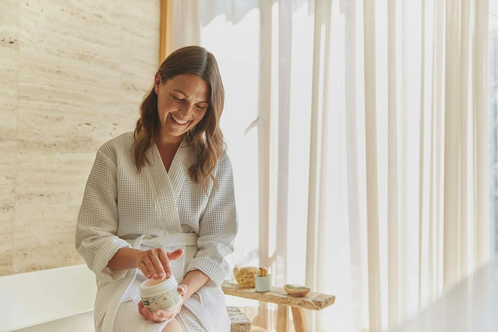 Kneipp Pampering Cream Oil Scrub, 200 ml Cosmetice si Infrumusetare Naty Shop