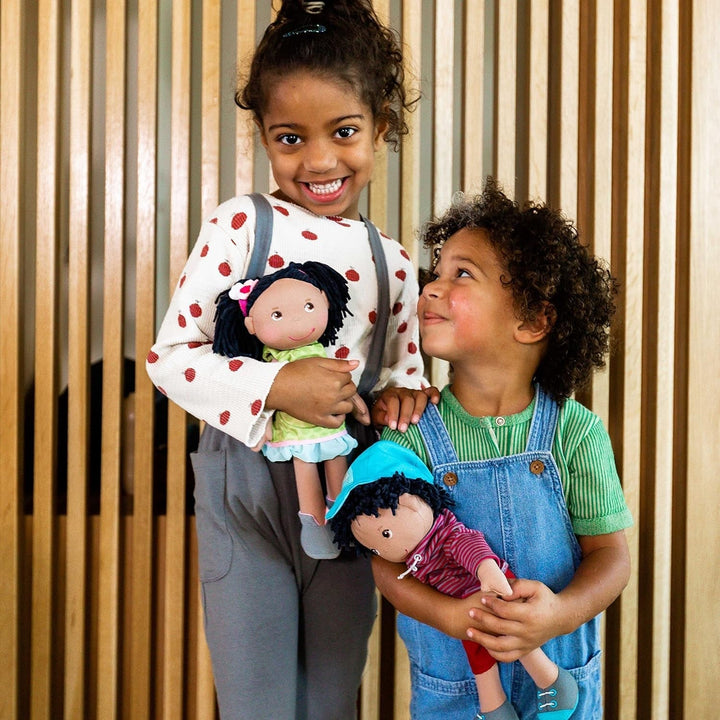 HABA 304576 - Păpușă Cari, 30 cm, Păpușă moale și textilă pentru copii de la 18 luni, Cu haine detașabile și păr lung Papusi Naty Shop